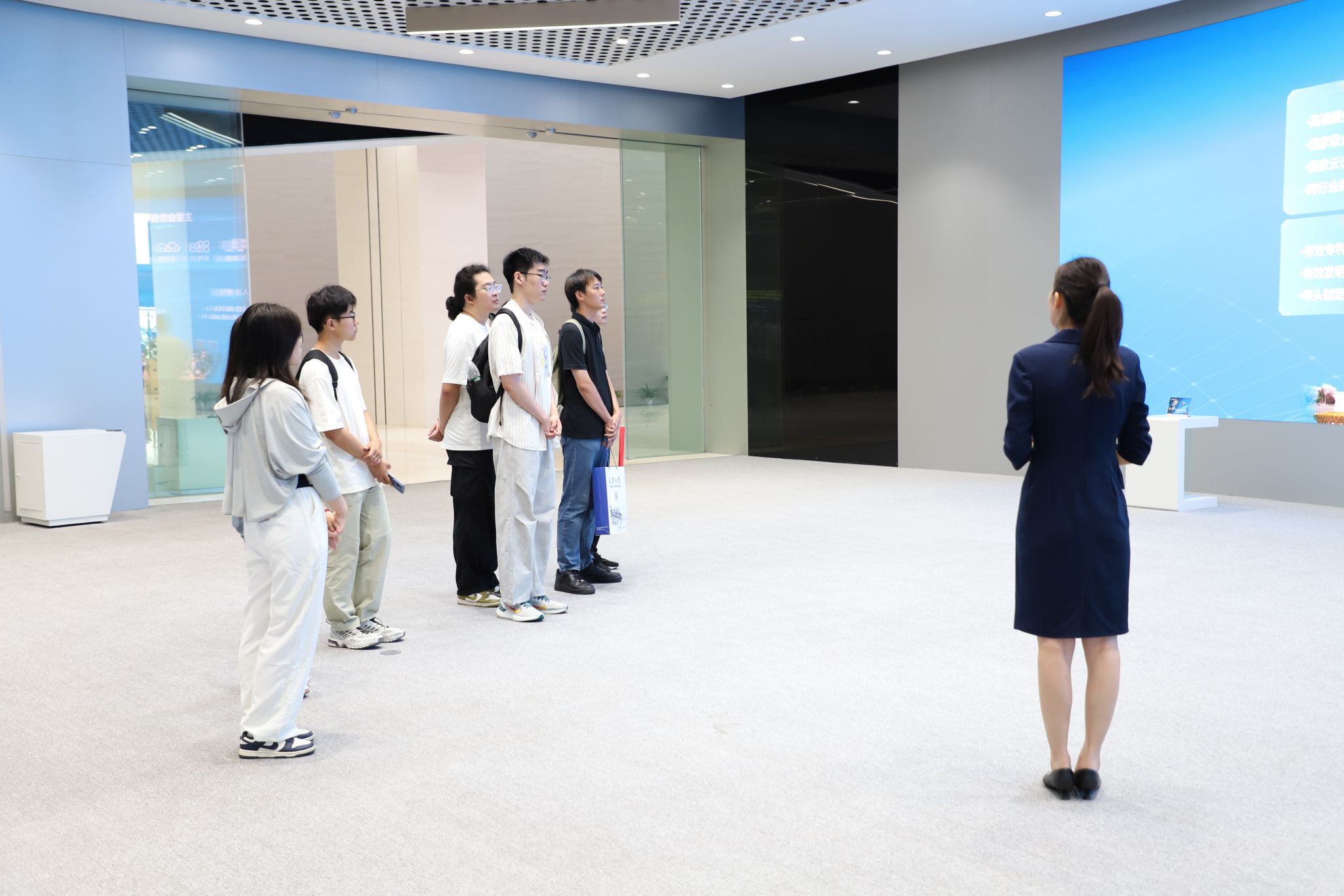 芯火相傳，浪潮之巔 微電子學(xué)院赴浪潮集團(tuán)開(kāi)展“祖國(guó)需要 天大志愿”就業(yè)行專項(xiàng)實(shí)踐活動(dòng)